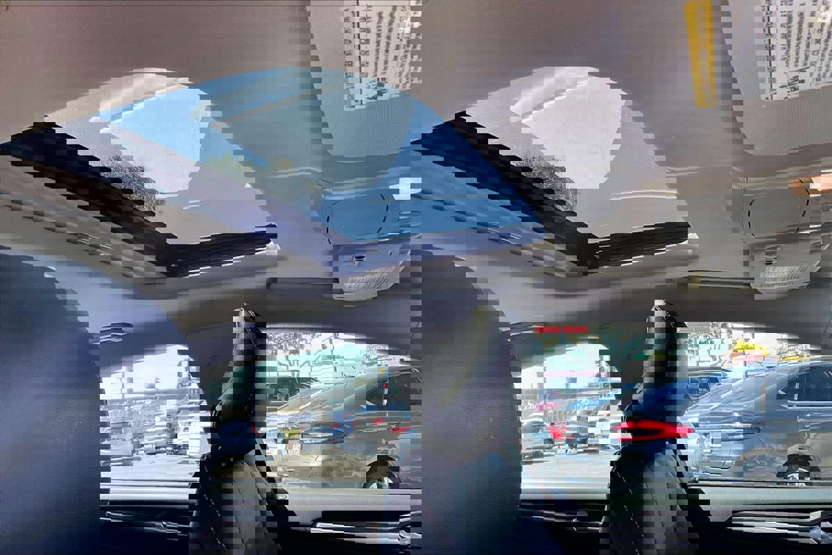 Used 2017 Ford Fusion Energi Titanium FWD image 22