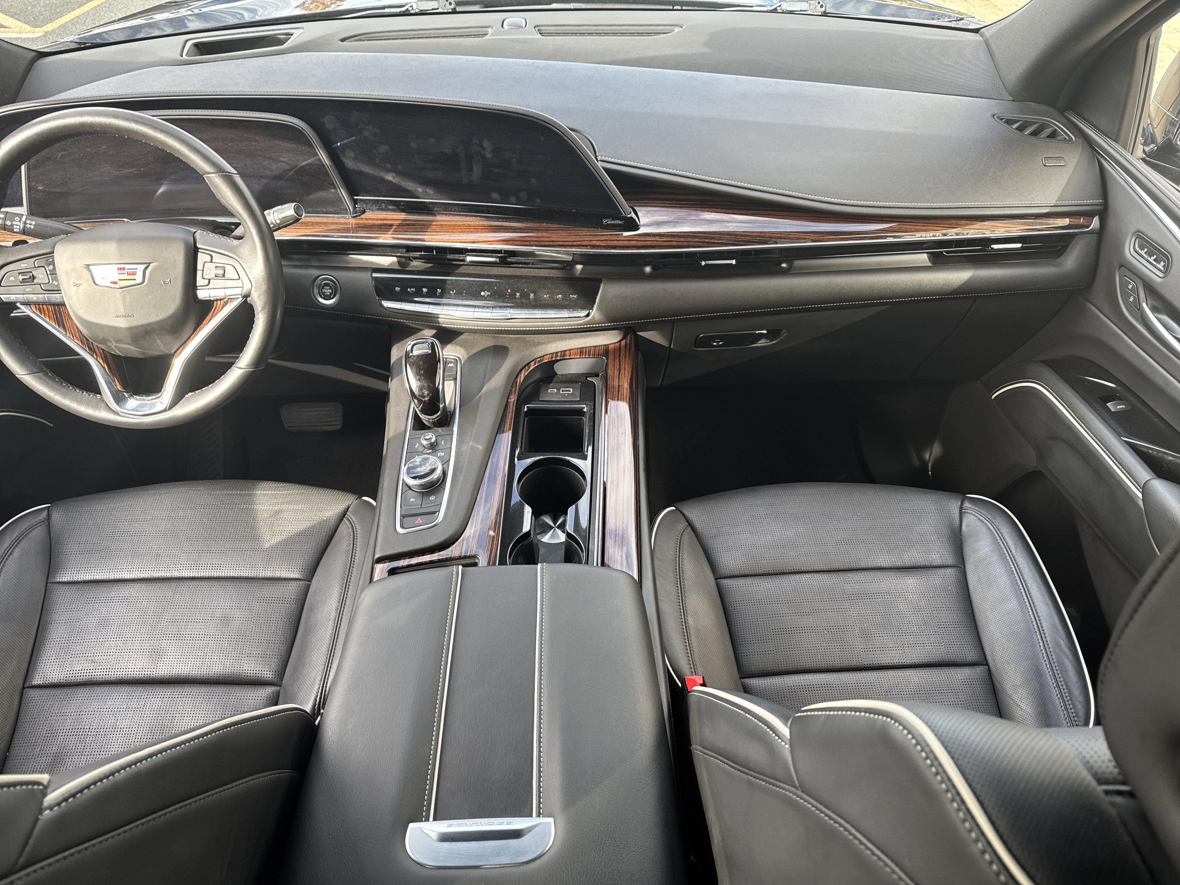 Used 2023 Cadillac Escalade Premium Luxury image 4