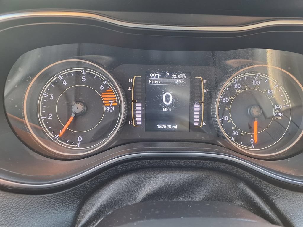 Used 2019 Jeep Cherokee Latitude Plus AWD/4WD image 30