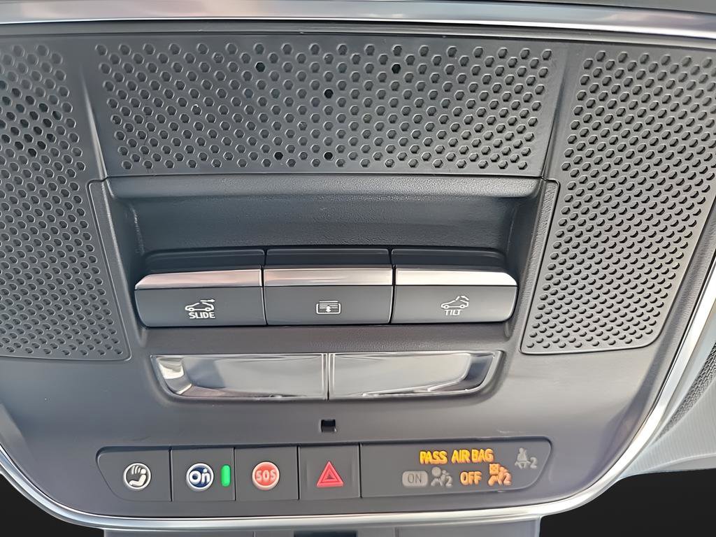 Used 2025 Buick Enclave Avenir image 27
