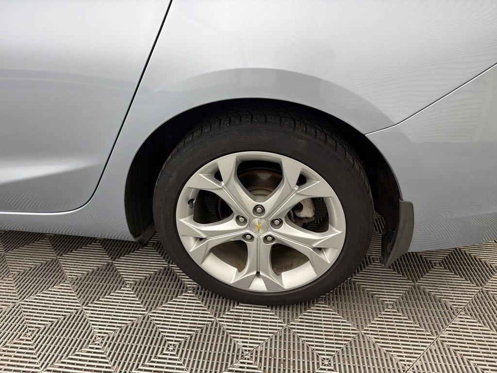 Used 2017 Chevrolet Cruze Premier FWD image 20