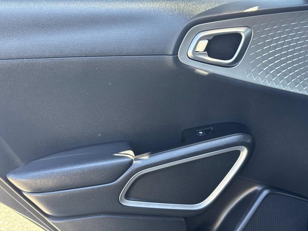 Used 2024 Kia Soul LX w/ Option Group 015 image 12