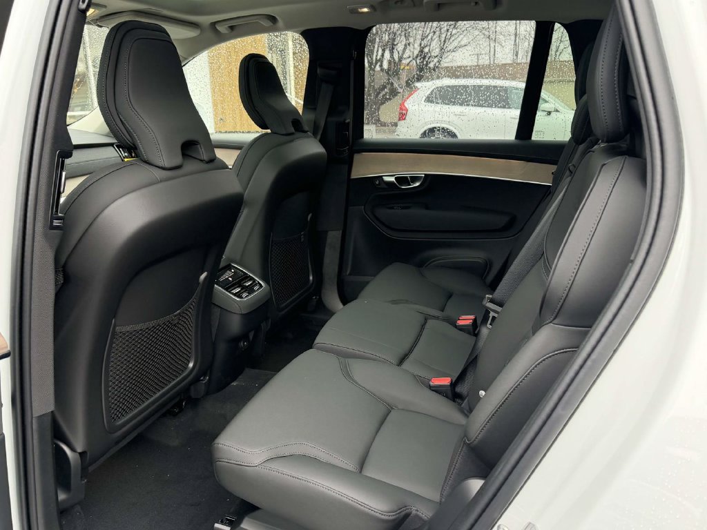 New 2026 Volvo XC90 B6 Plus w/ Protection Package Premier AWD/4WD image 14