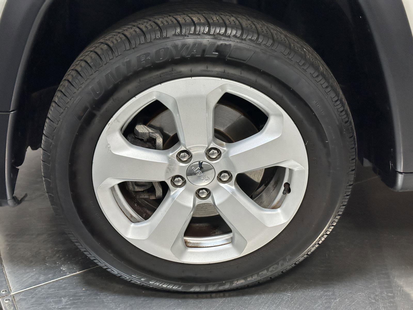 Used 2019 Jeep Compass Latitude w/ Popular Equipment Group image 18