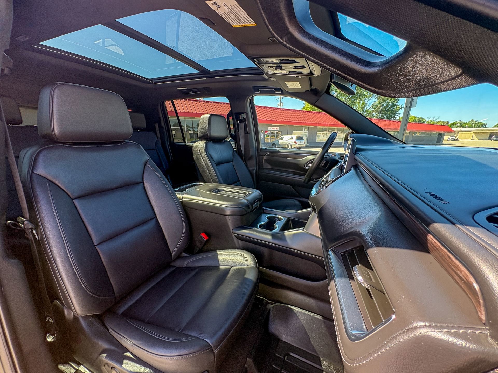 Used 2024 Chevrolet Suburban Z71 w/ Luxury Package AWD/4WD image 23