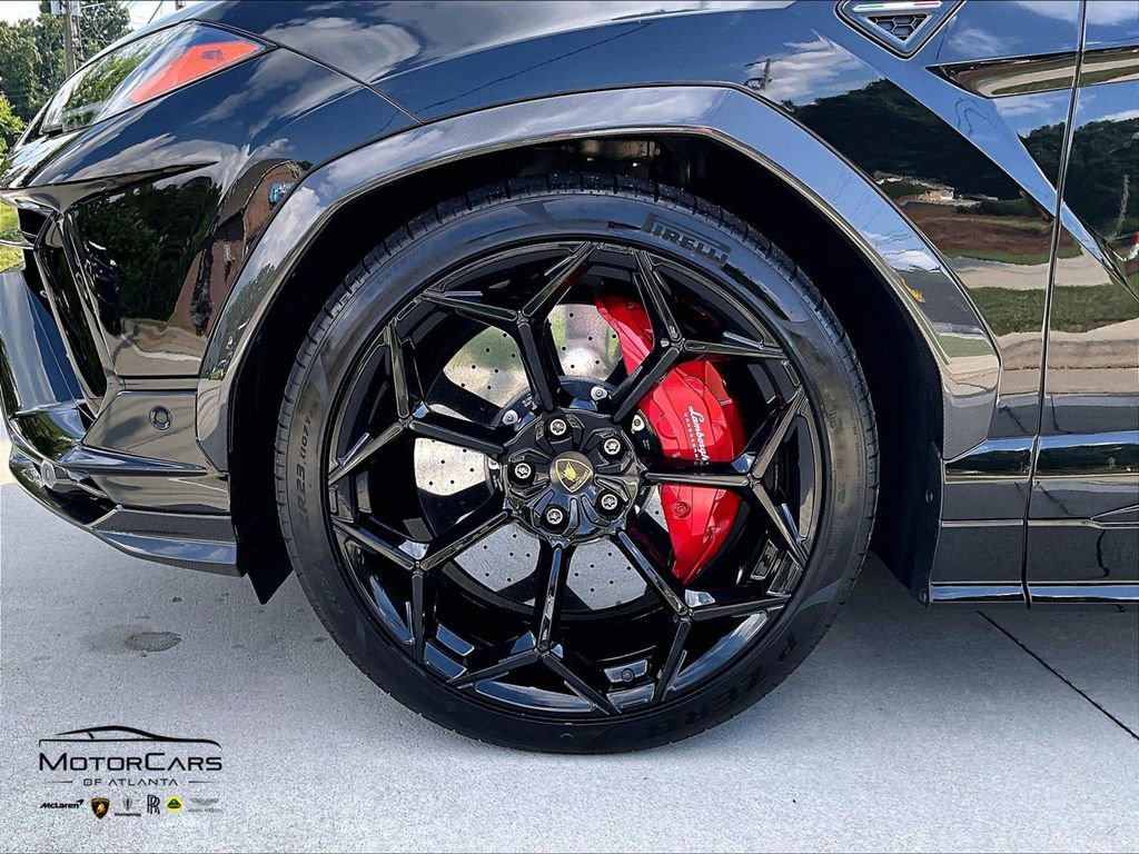 Used 2023 Lamborghini Urus Performante AWD/4WD image 9