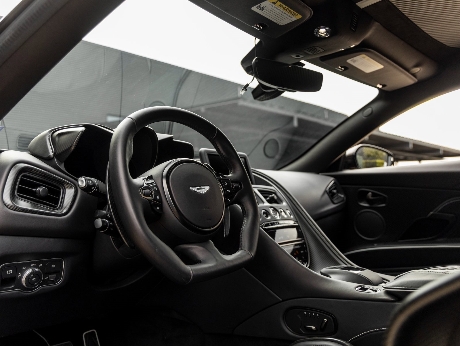 Used 2023 Aston Martin DBS Coupe image 27