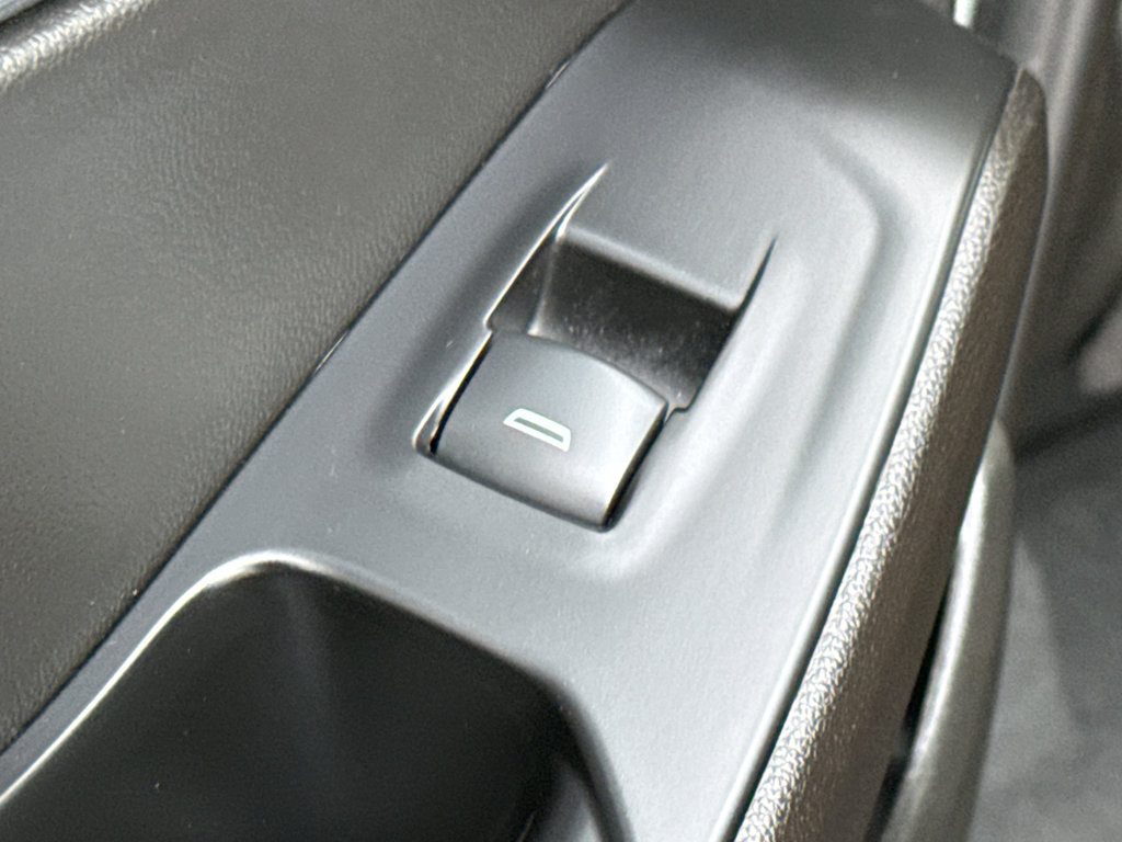 Used 2023 Chevrolet Traverse RS w/ LPO, Floor Liner Package image 32