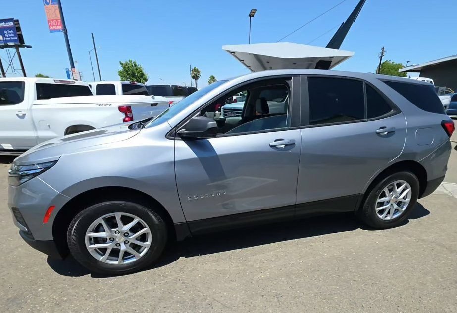 Used 2023 Chevrolet Equinox LS w/ LS Convenience Package AWD/4WD image 25