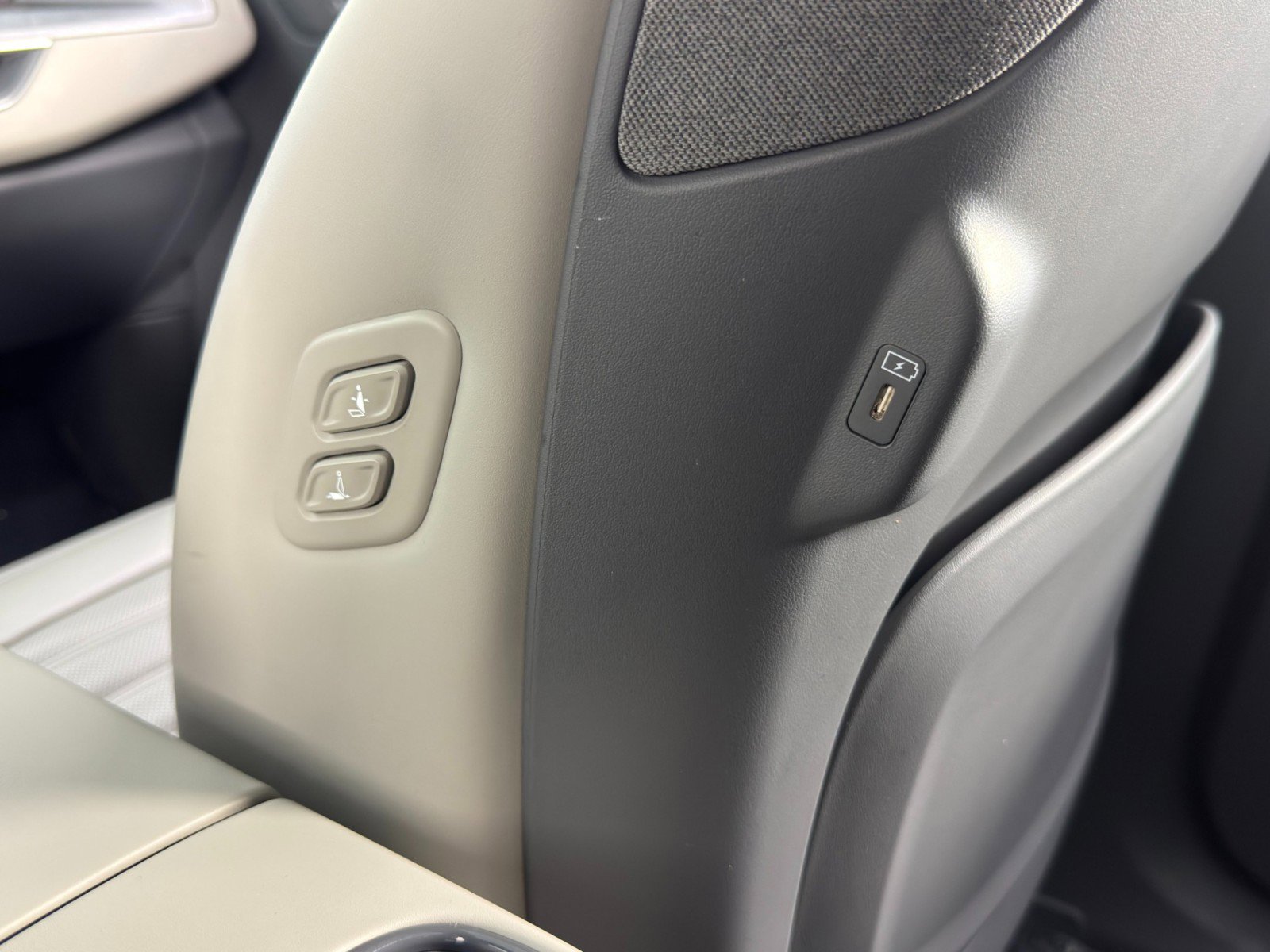 Used 2024 Kia EV9 Land image 39