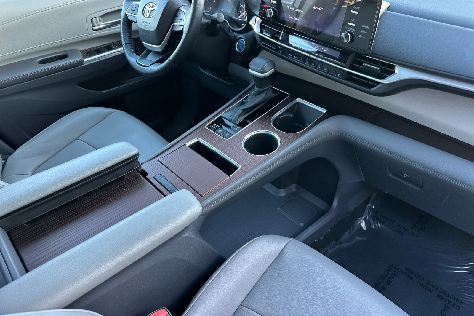 Used 2022 Toyota Sienna XLE image 20