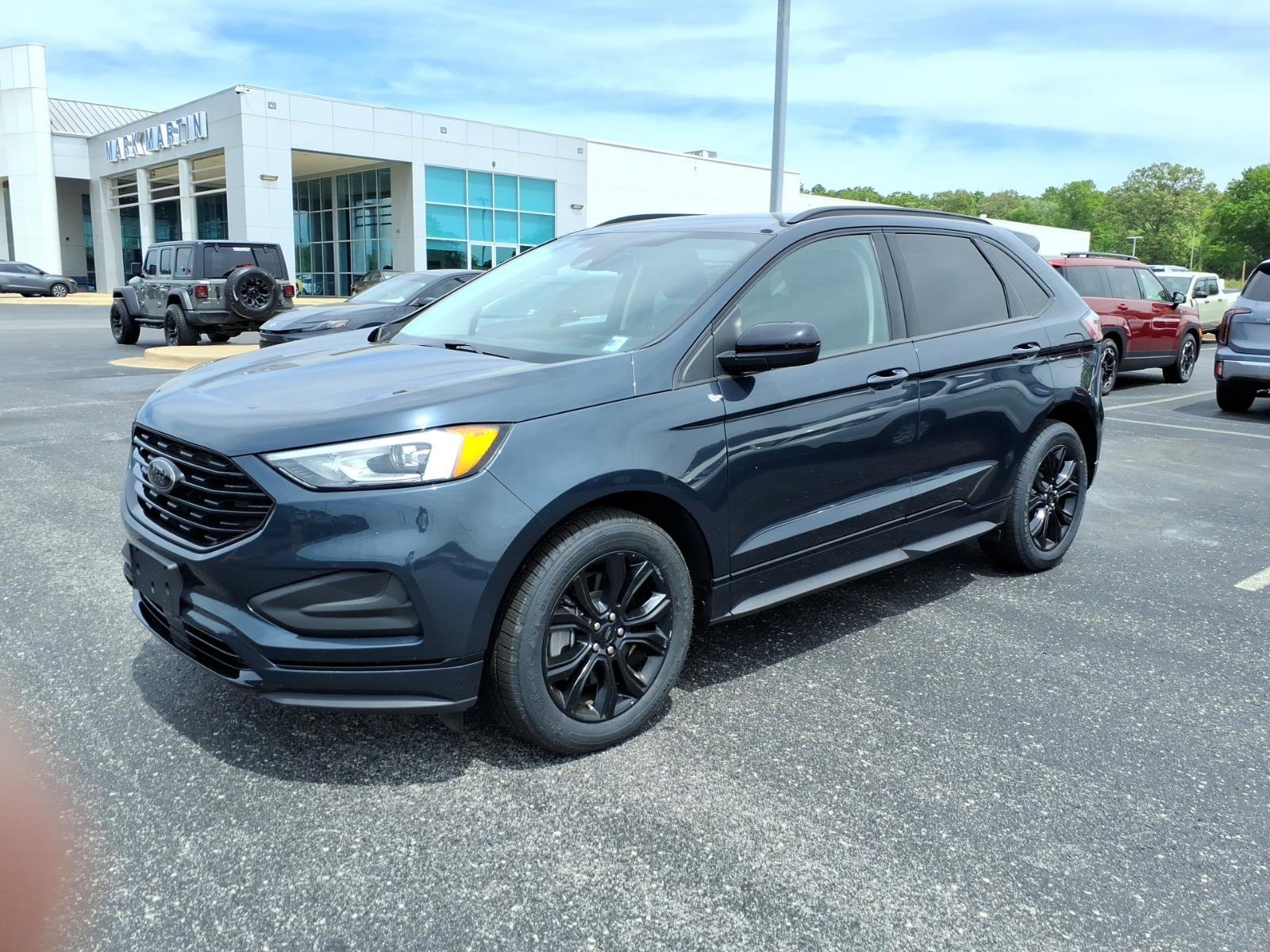 Used 2022 Ford Edge SE w/ Black Appearance Package AWD/4WD image 3