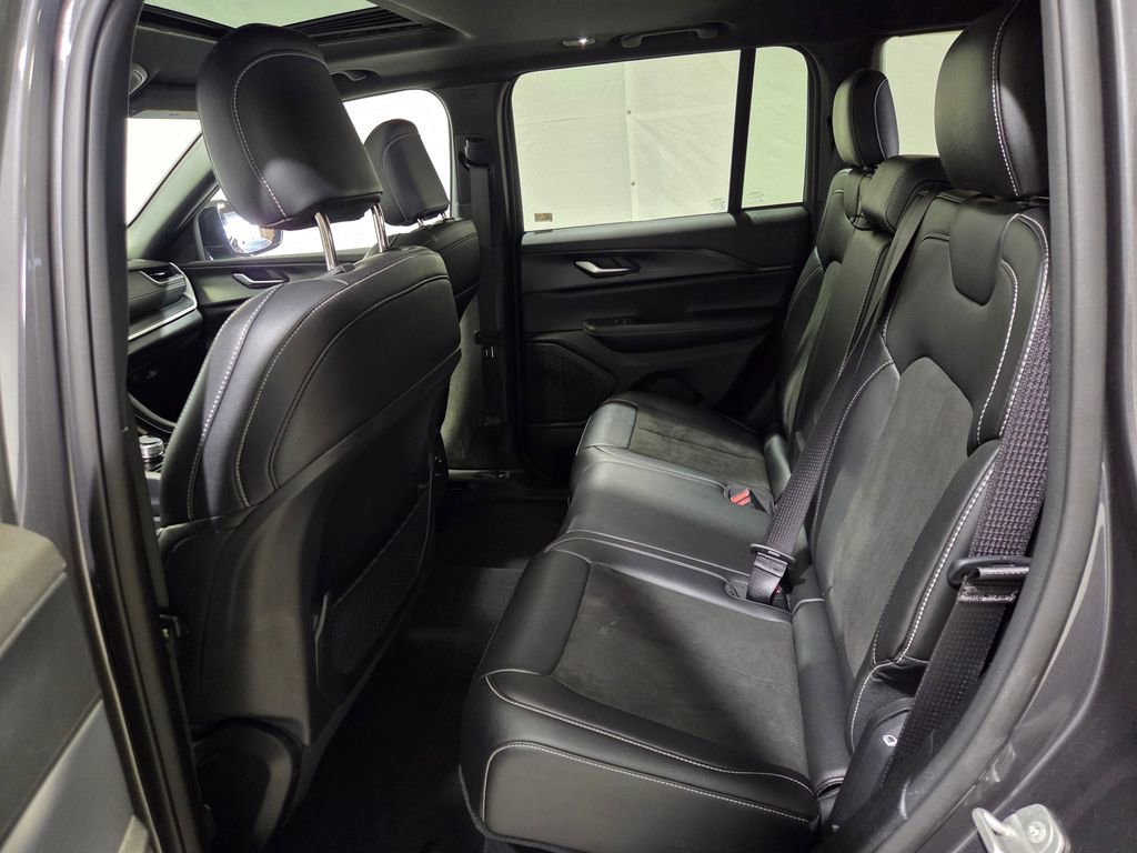 Used 2023 Jeep Grand Cherokee Altitude AWD/4WD image 17