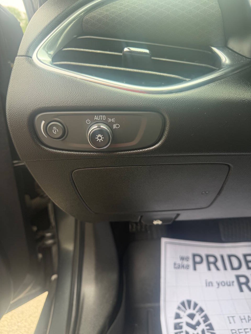 Used 2017 Chevrolet Malibu LT FWD image 19