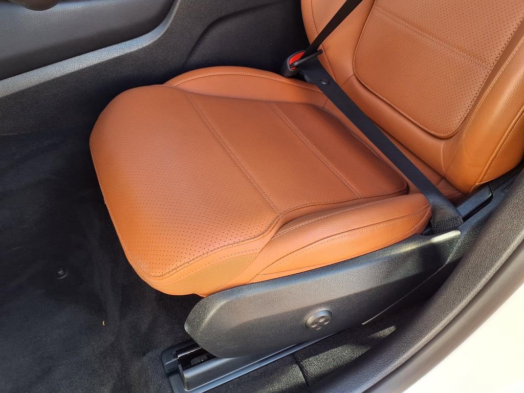 Used 2024 Mercedes-Benz GLC 300 4MATIC image 26