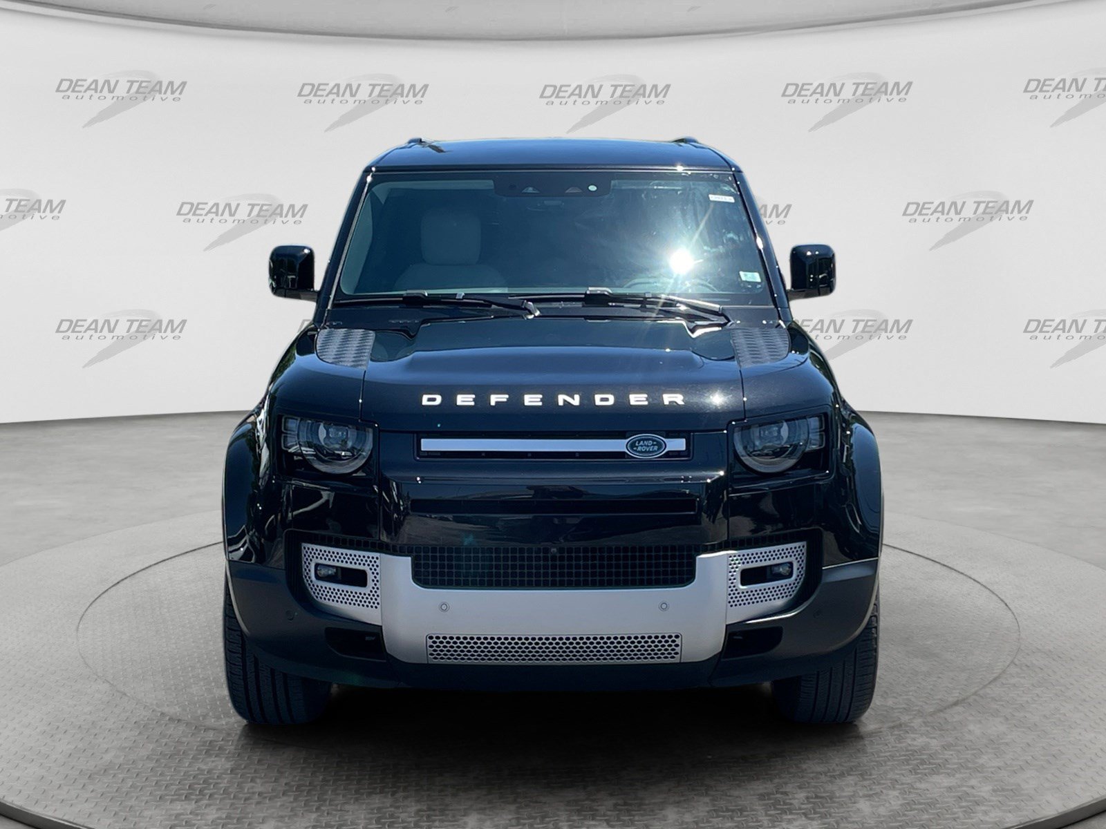 Used 2024 Land Rover Defender 110 S AWD/4WD image 2