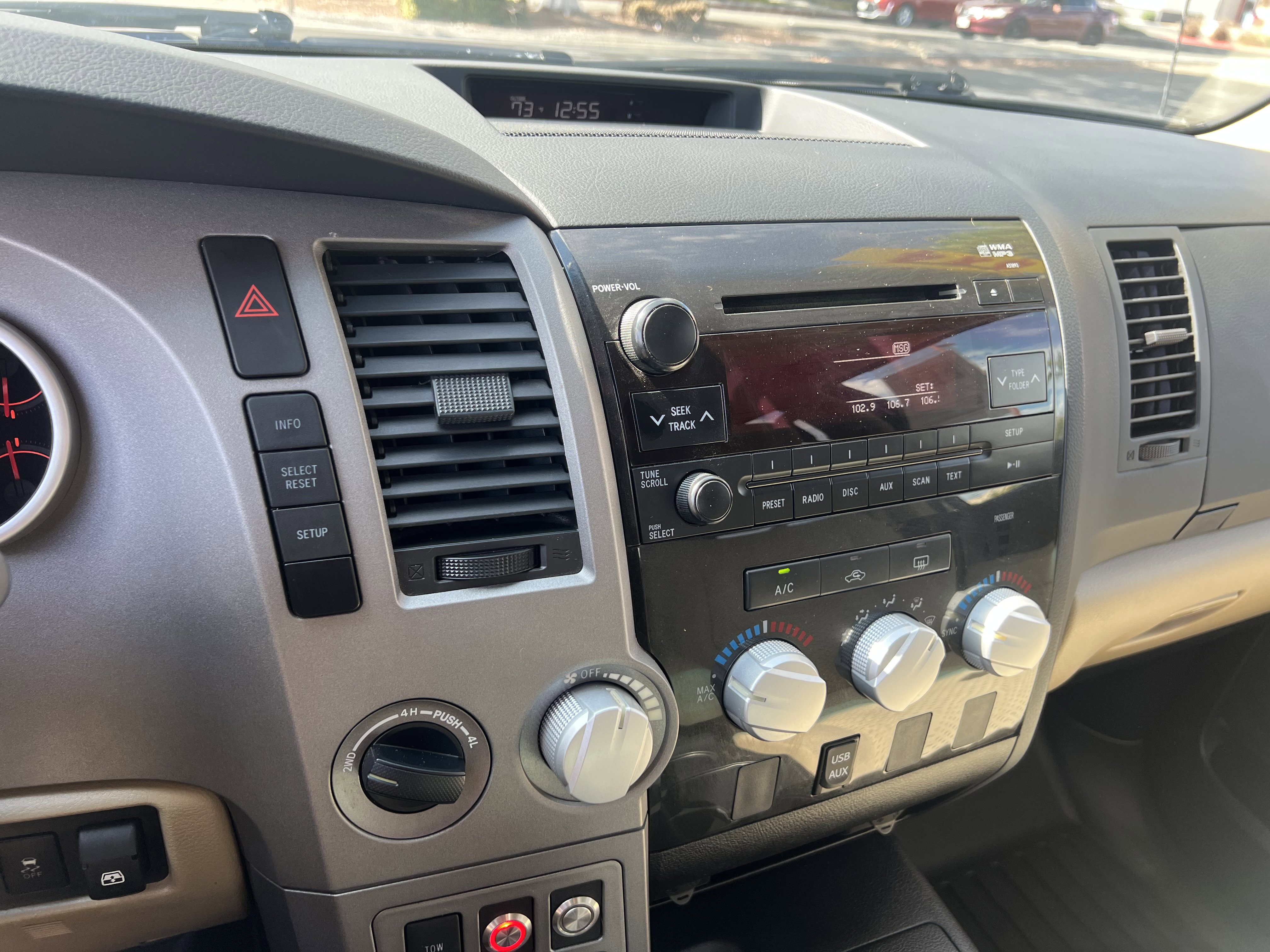 Used 2013 Toyota Tundra 4x4 CrewMax w/ SR5 Pkg image 30