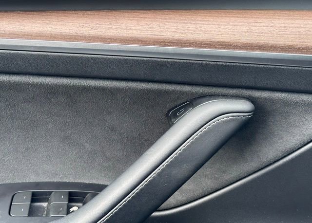 Used 2023 Tesla Model 3 Standard Range image 18