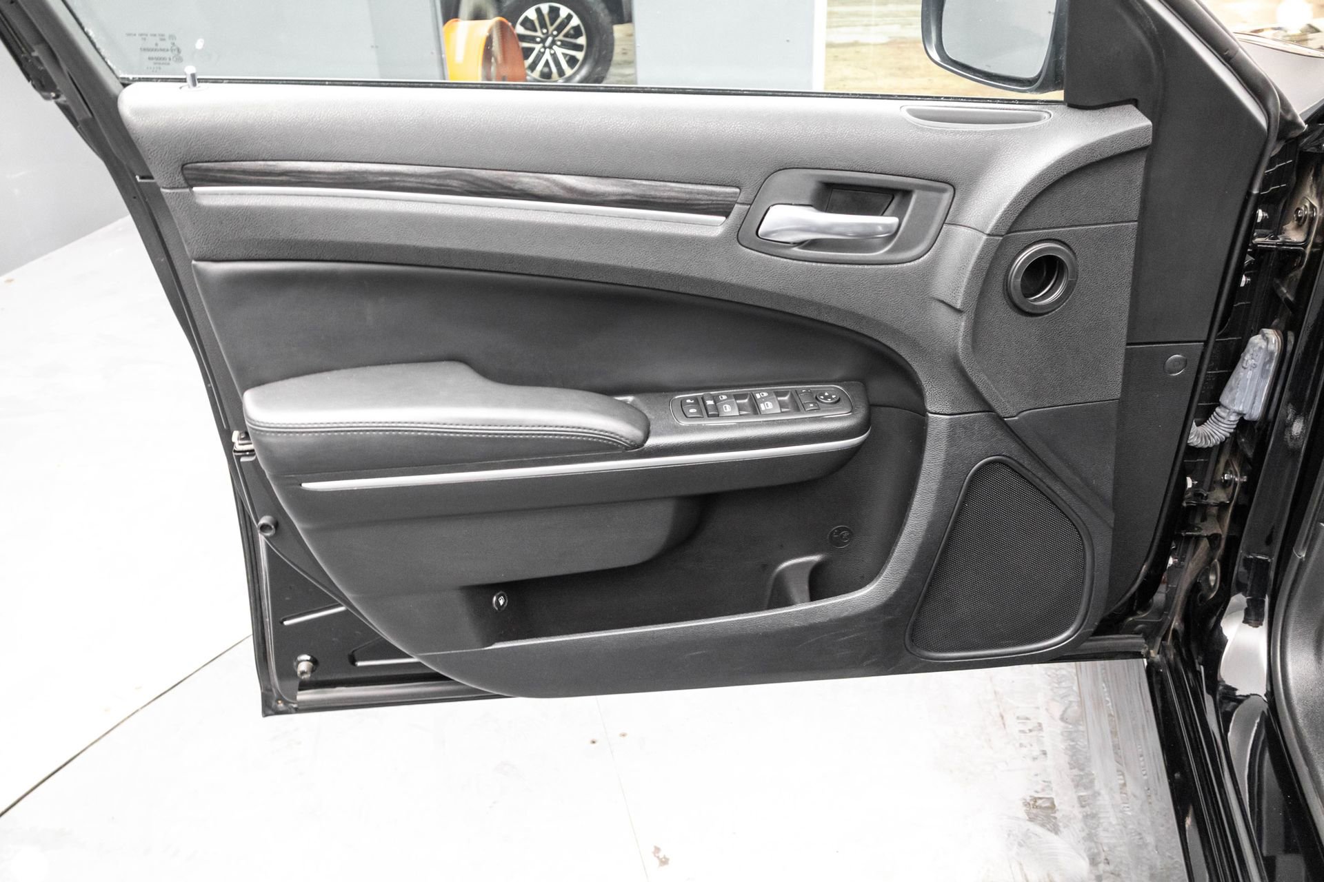 Used 2022 Chrysler 300 Touring w/ Sport Appearance Package image 27