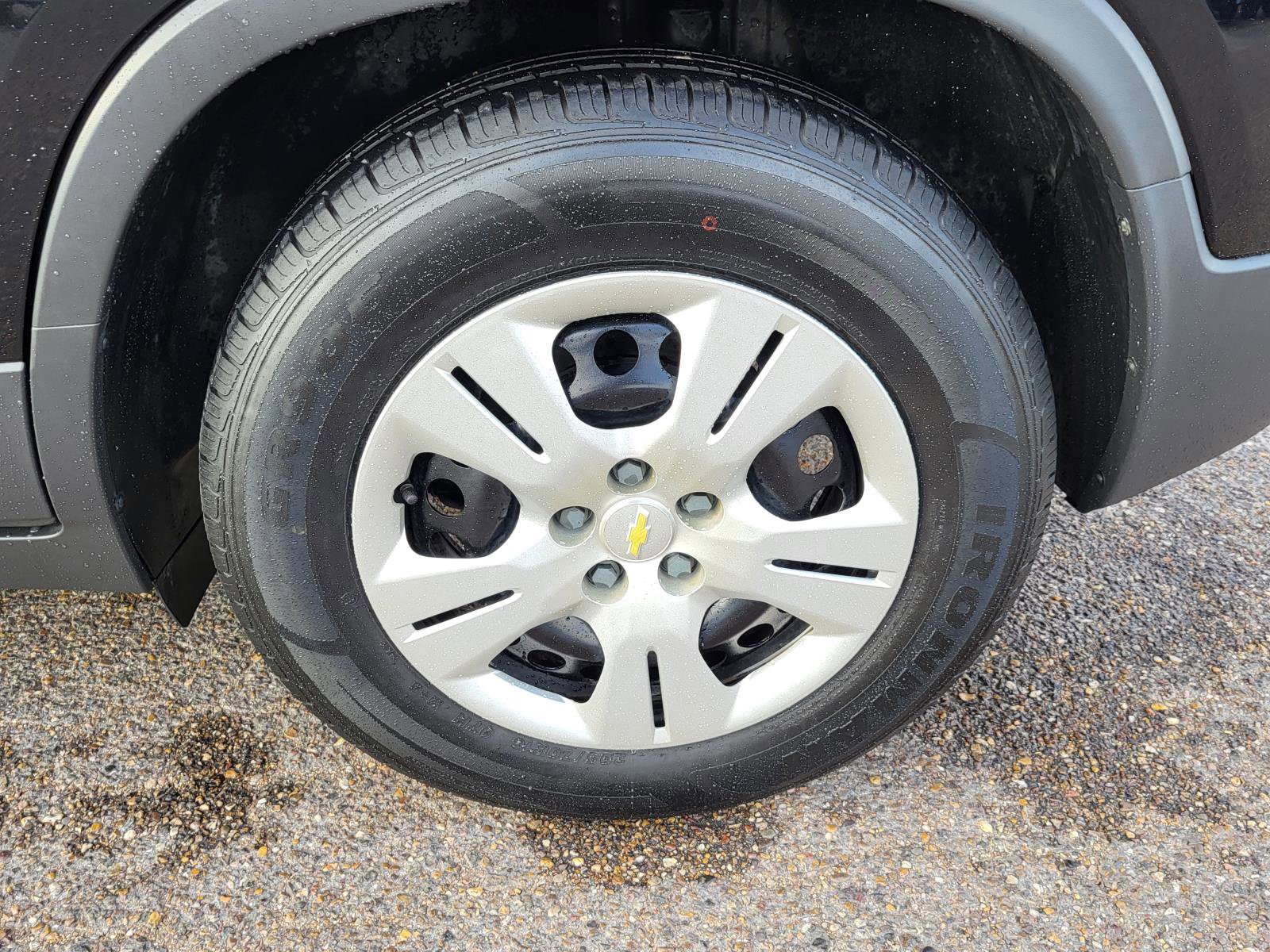 Used 2018 Chevrolet Trax LS w/ LPO, Cargo Package FWD image 30