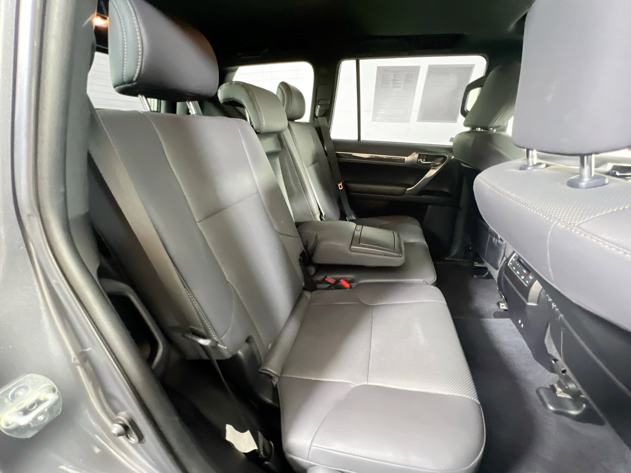 Used 2022 Lexus GX 460 Premium w/ Premium Package AWD/4WD image 29