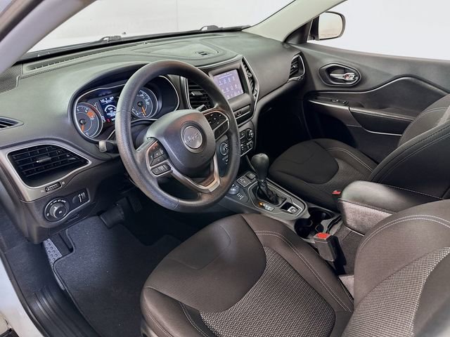Used 2019 Jeep Cherokee Latitude w/ Popular Appearance Group AWD/4WD image 11