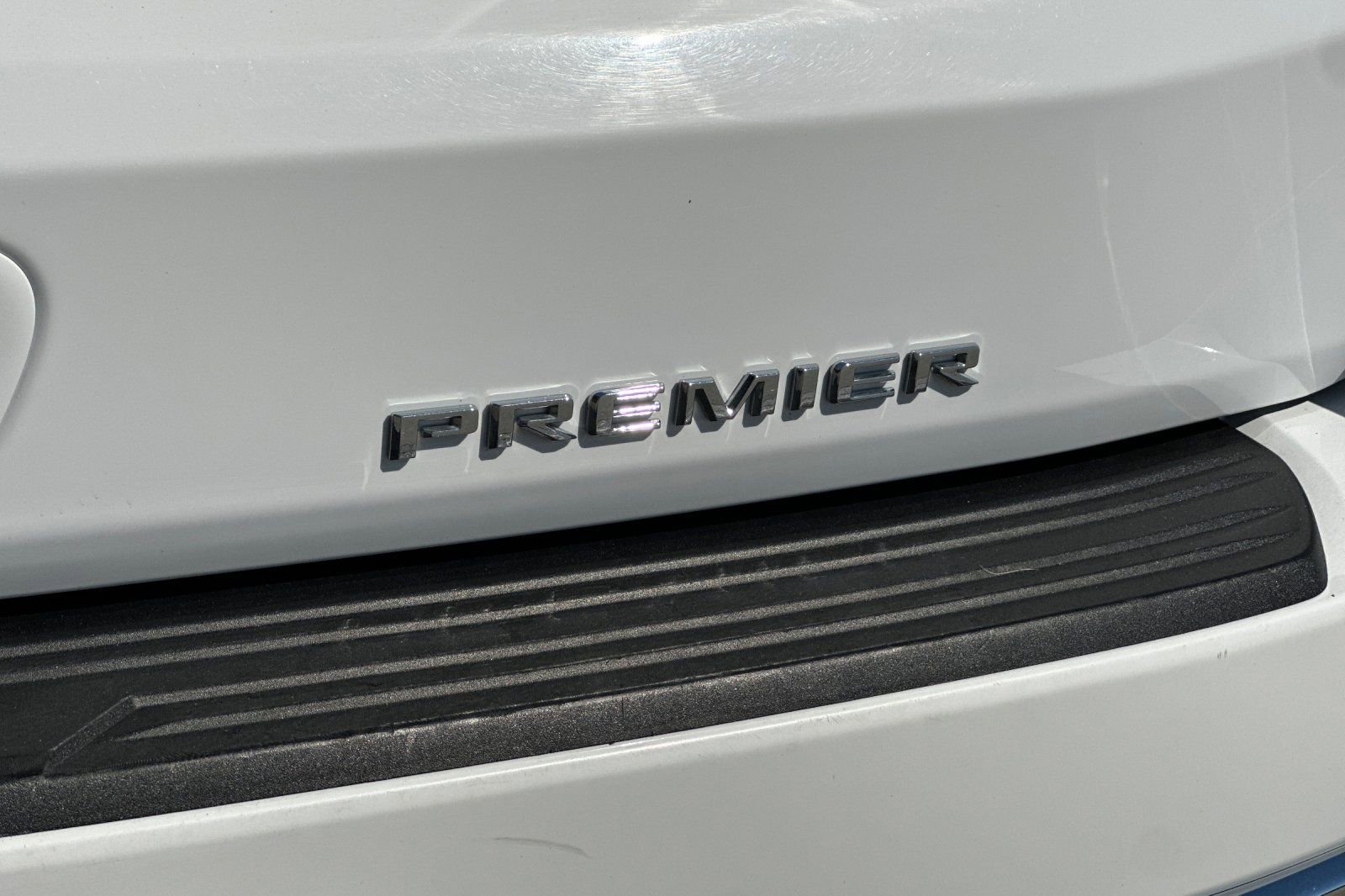 Used 2023 Chevrolet Suburban Premier image 27