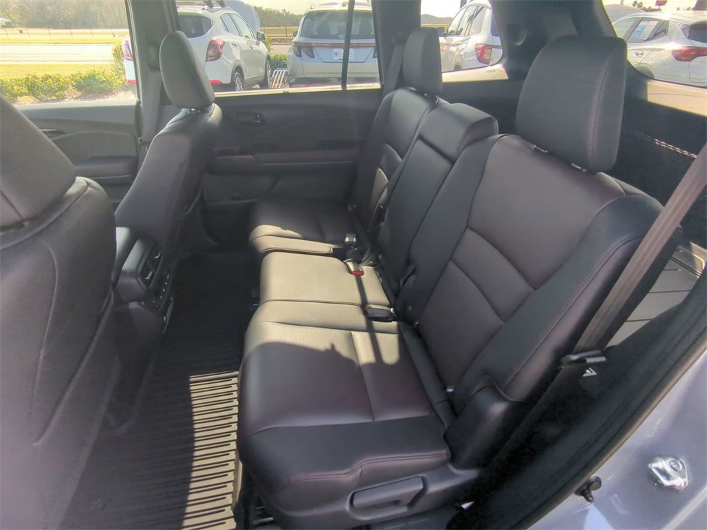 Certified 2024 Honda Passport Black Edition image 13