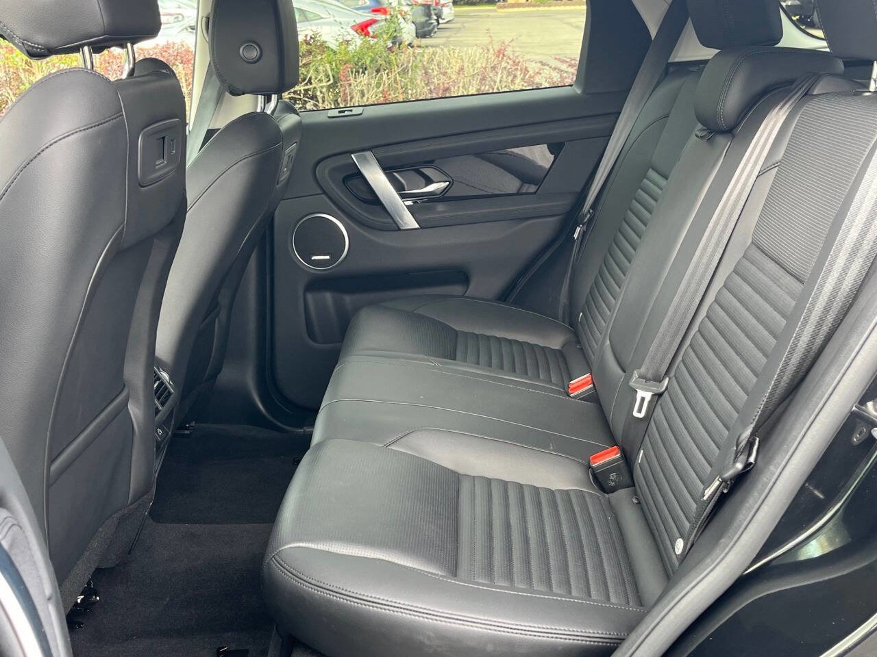 Used 2023 Land Rover Discovery Sport SE image 10