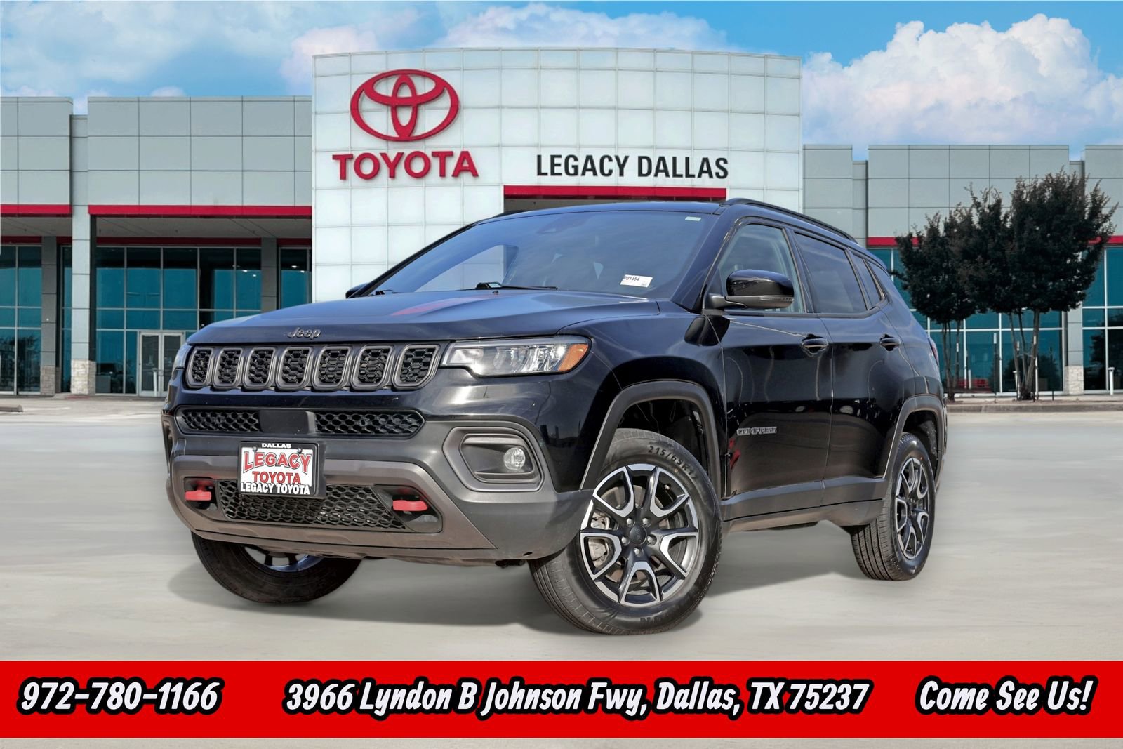 Used 2024 Jeep Compass Trailhawk image 1