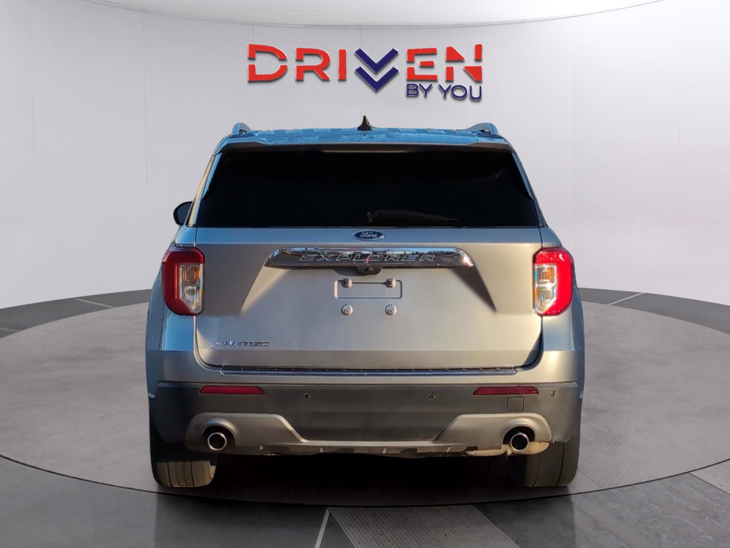 Used 2022 Ford Explorer Limited w/ Equipment Group 301A image 4