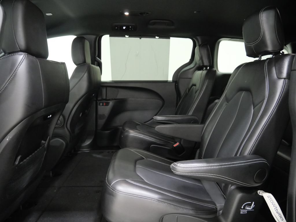Used 2025 Chrysler Pacifica Select FWD image 23