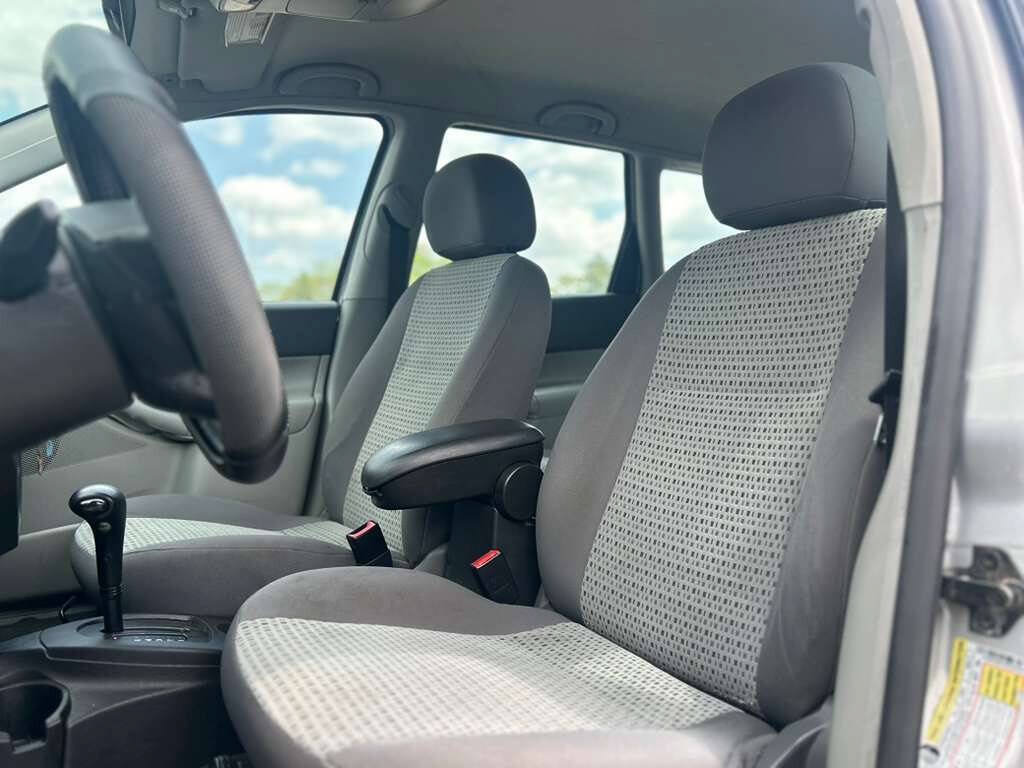 Used 2006 Ford Focus SE FWD image 11