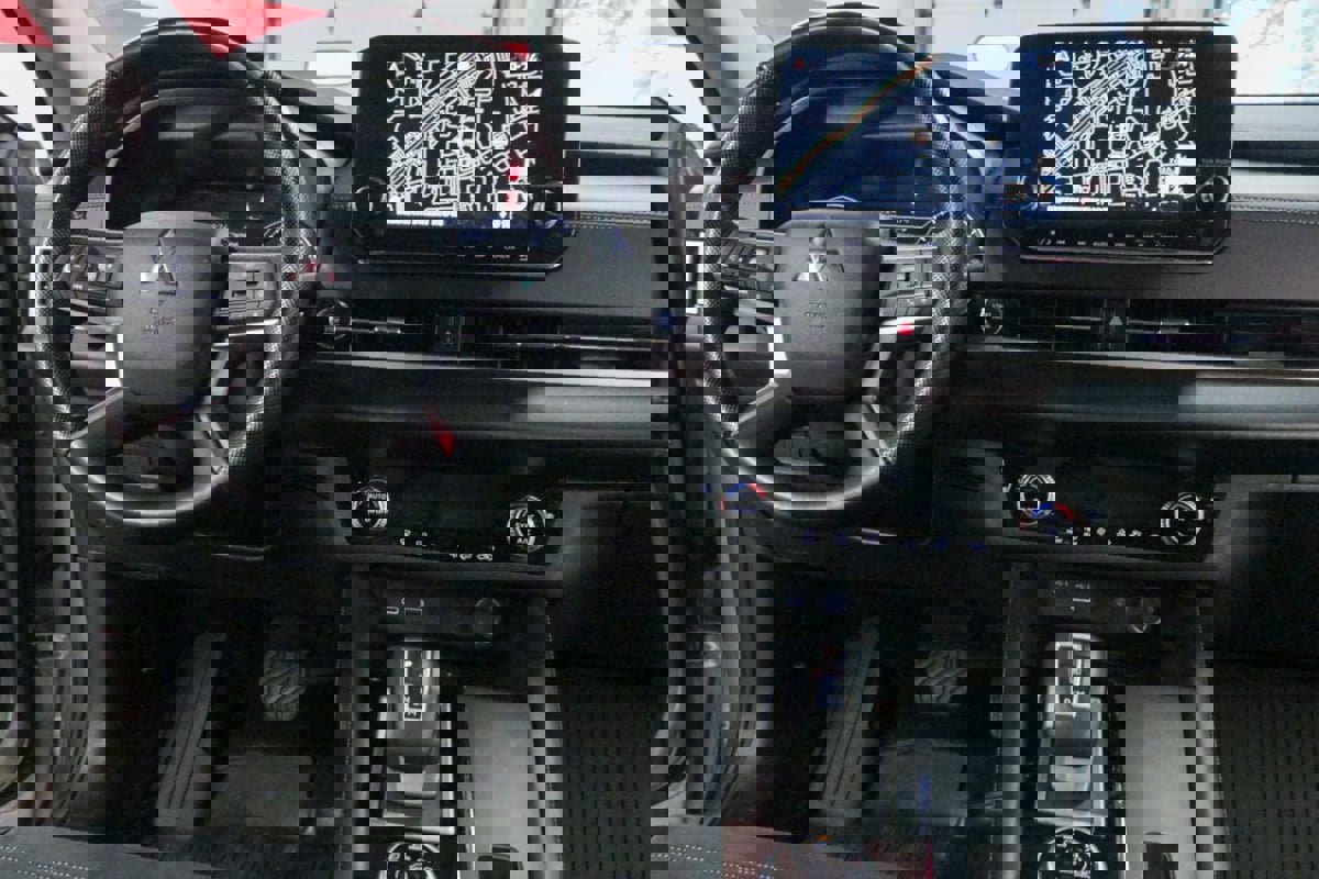 Used 2024 Mitsubishi Outlander SE image 24