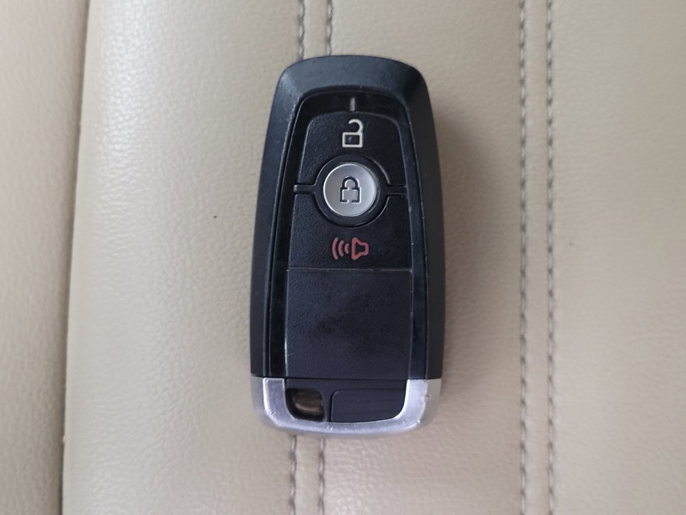 Used 2021 Ford Edge SEL image 32