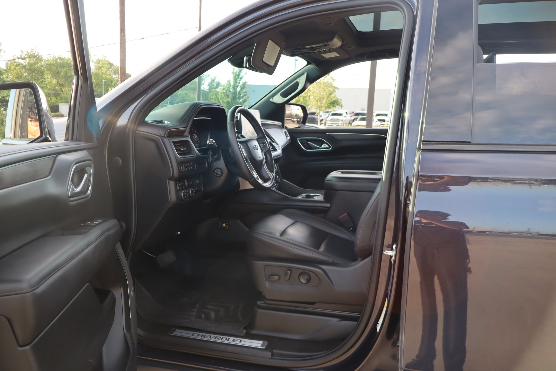 Used 2023 Chevrolet Suburban Z71 w/ Off-Road Capability Package AWD/4WD image 24