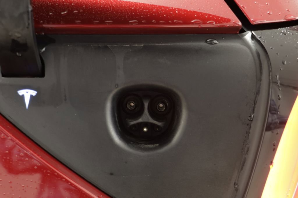 Used 2024 Tesla Model Y Performance AWD/4WD image 14