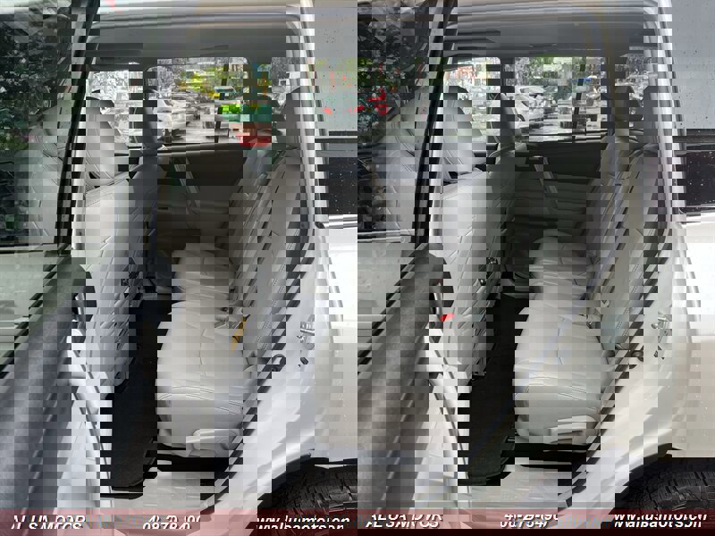 Used 2012 Toyota Highlander SE w/ Tow Pkg image 22