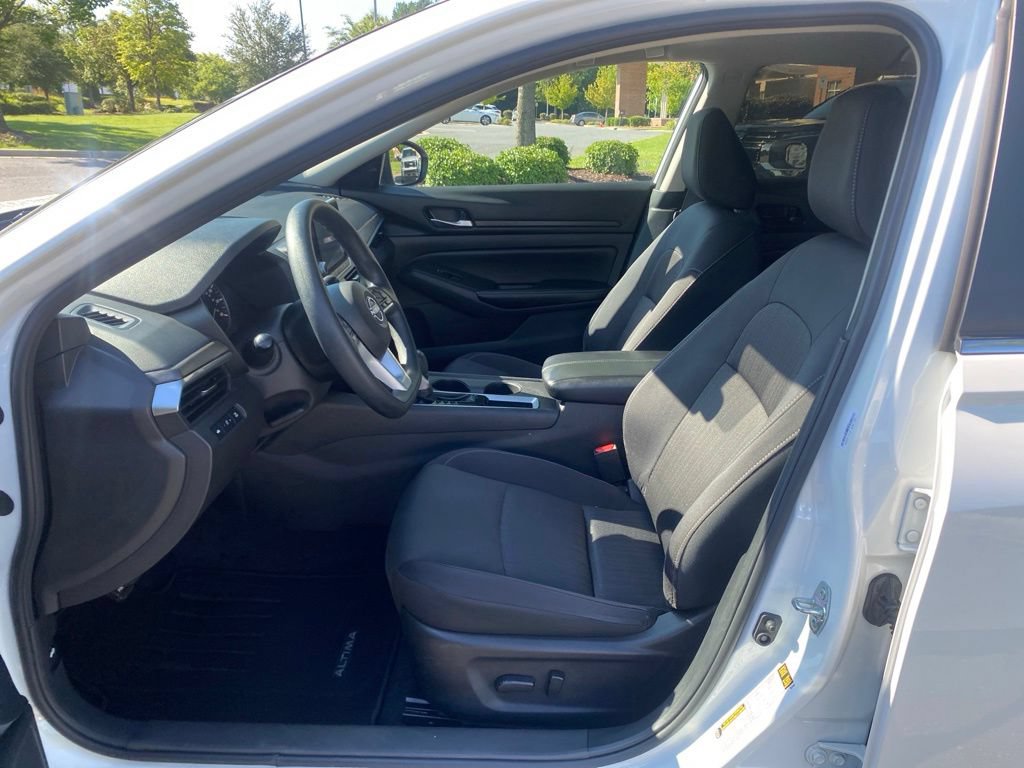 Used 2025 Nissan Altima 2.5 SV FWD image 18