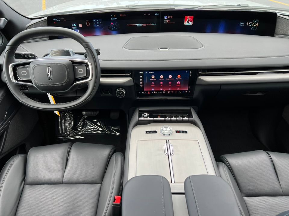 New 2026 Lincoln Navigator L Reserve AWD/4WD image 2