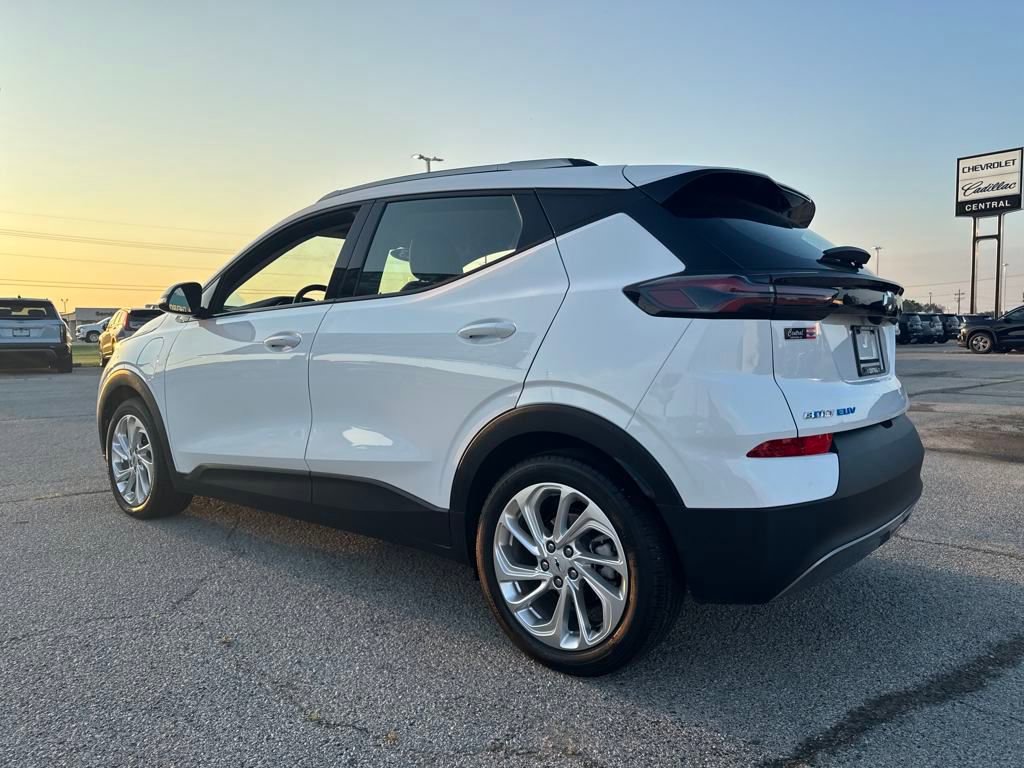 Used 2023 Chevrolet Bolt EUV LT image 3