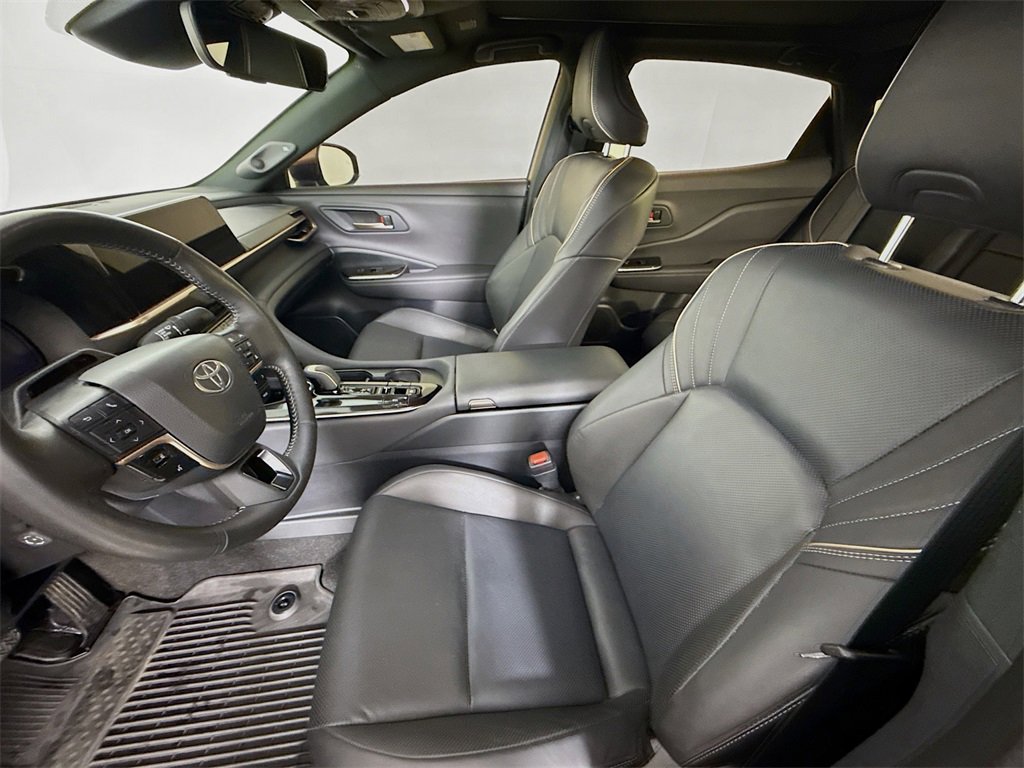 Used 2025 Toyota Crown Platinum image 5