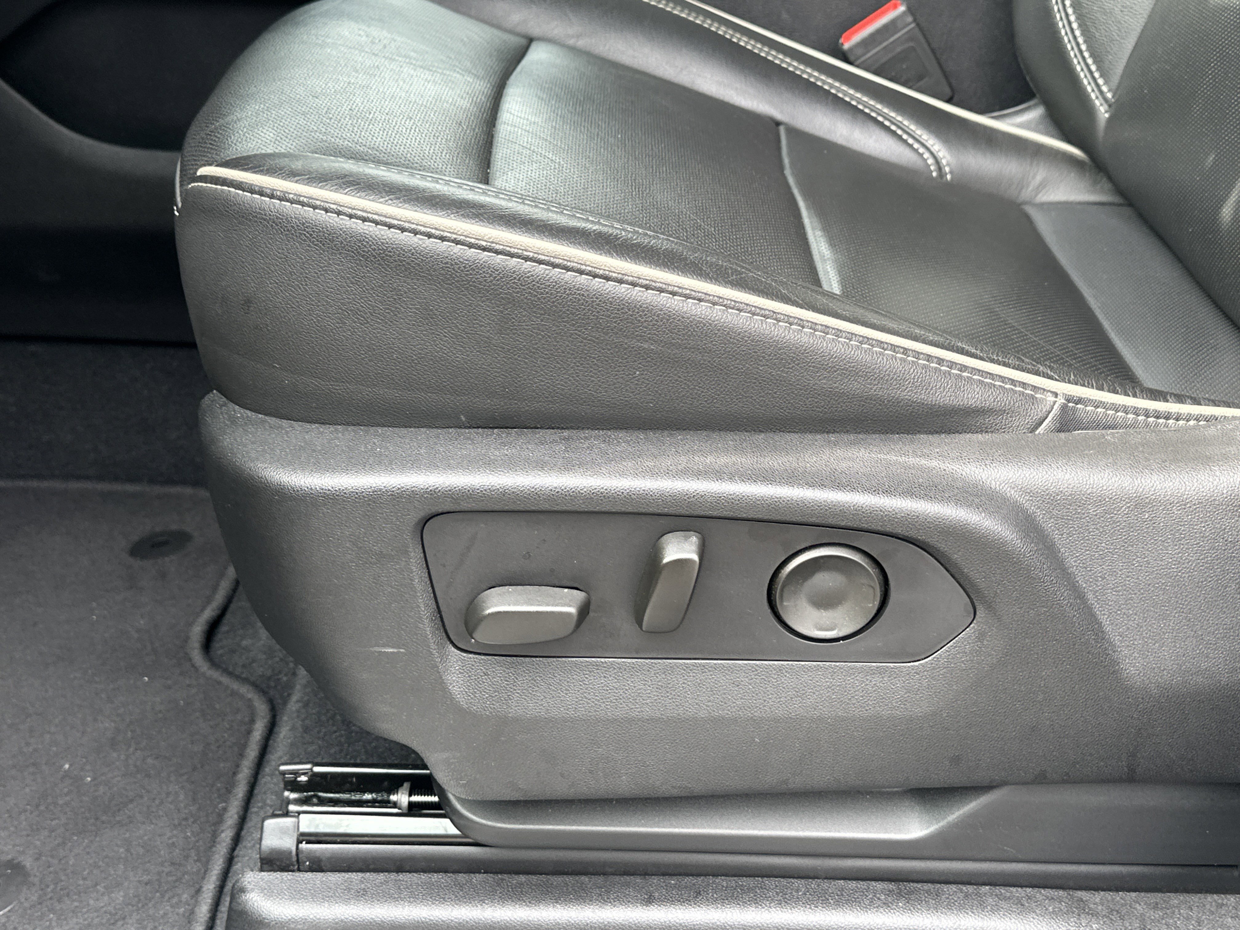 Used 2021 Chevrolet Tahoe Premier w/ Premium Package image 10