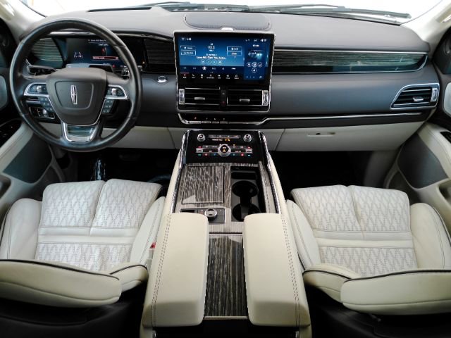 Used 2022 Lincoln Navigator Black Label AWD/4WD image 2