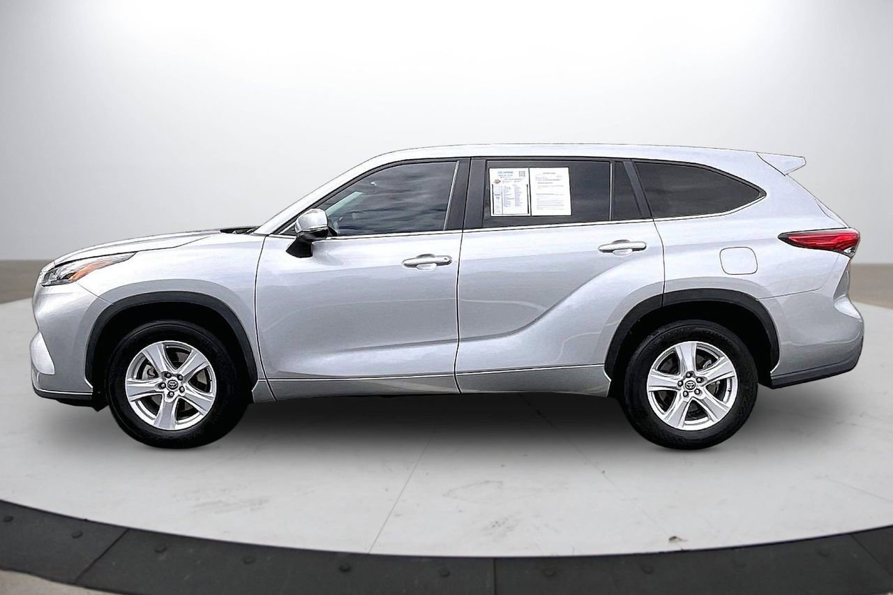 Used 2023 Toyota Highlander L image 6