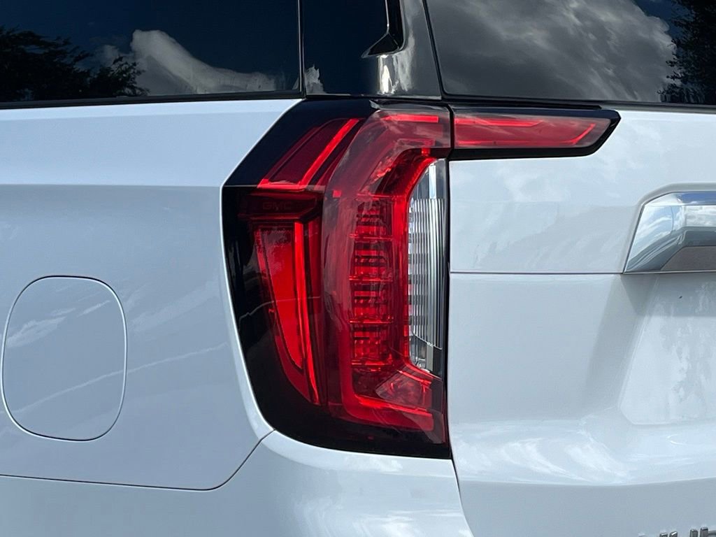 Used 2023 GMC Yukon XL Denali AWD/4WD image 12
