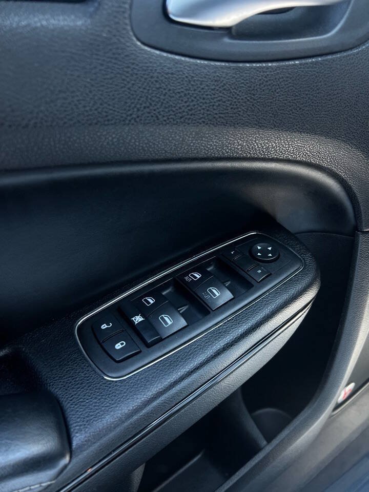 Used 2015 Chrysler 300 S RWD image 22
