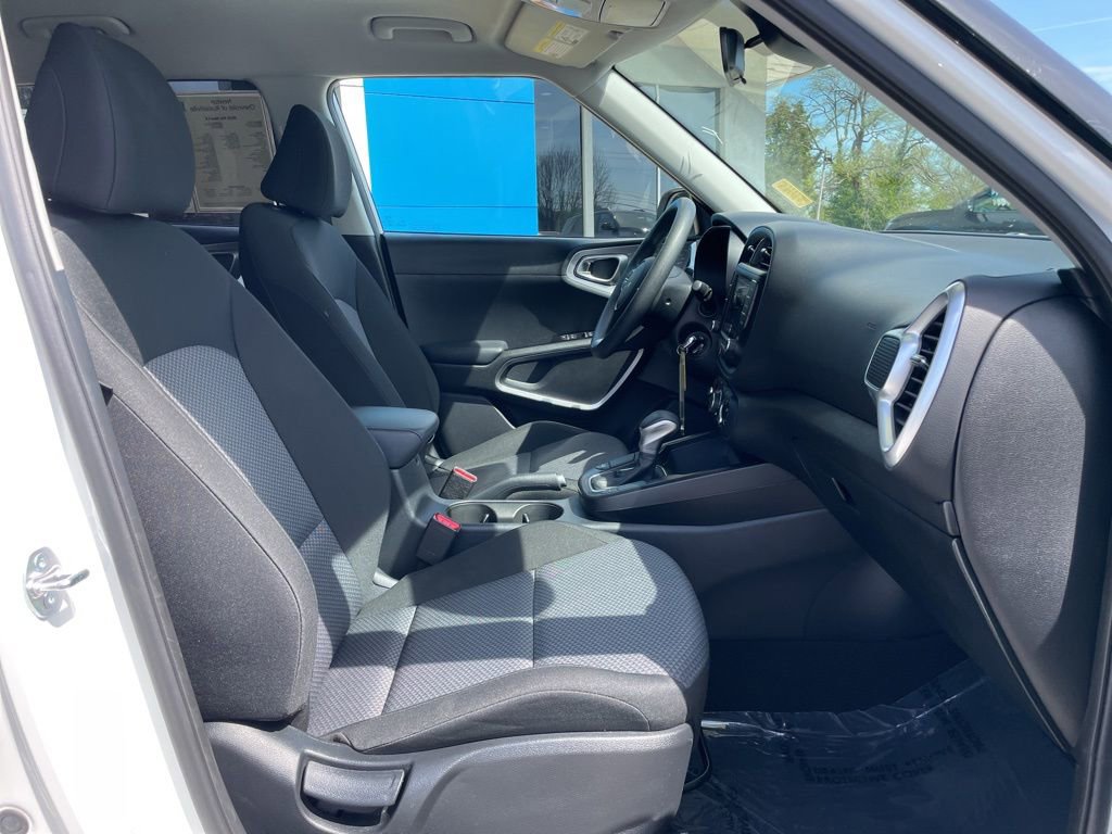 Used 2025 Kia Soul LX w/ LX Technology Package image 25