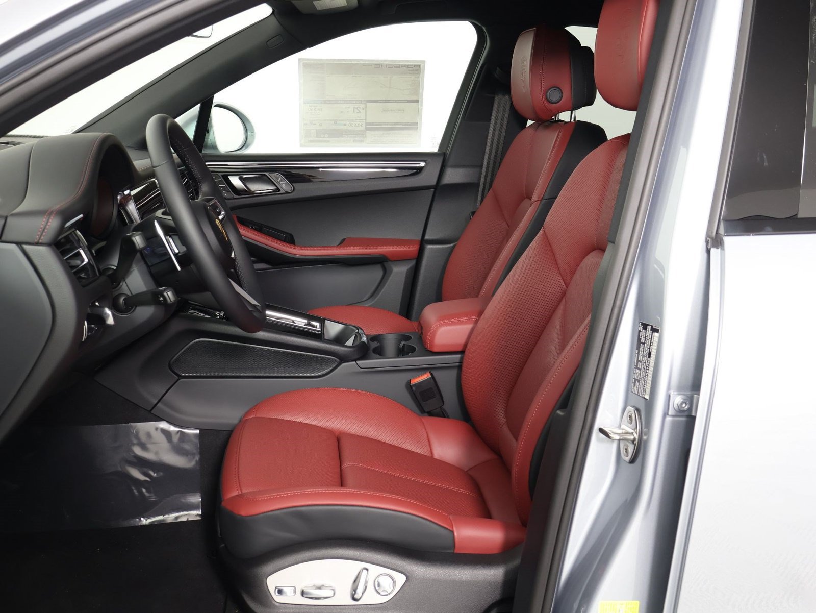 New 2026 Porsche Macan AWD/4WD image 5
