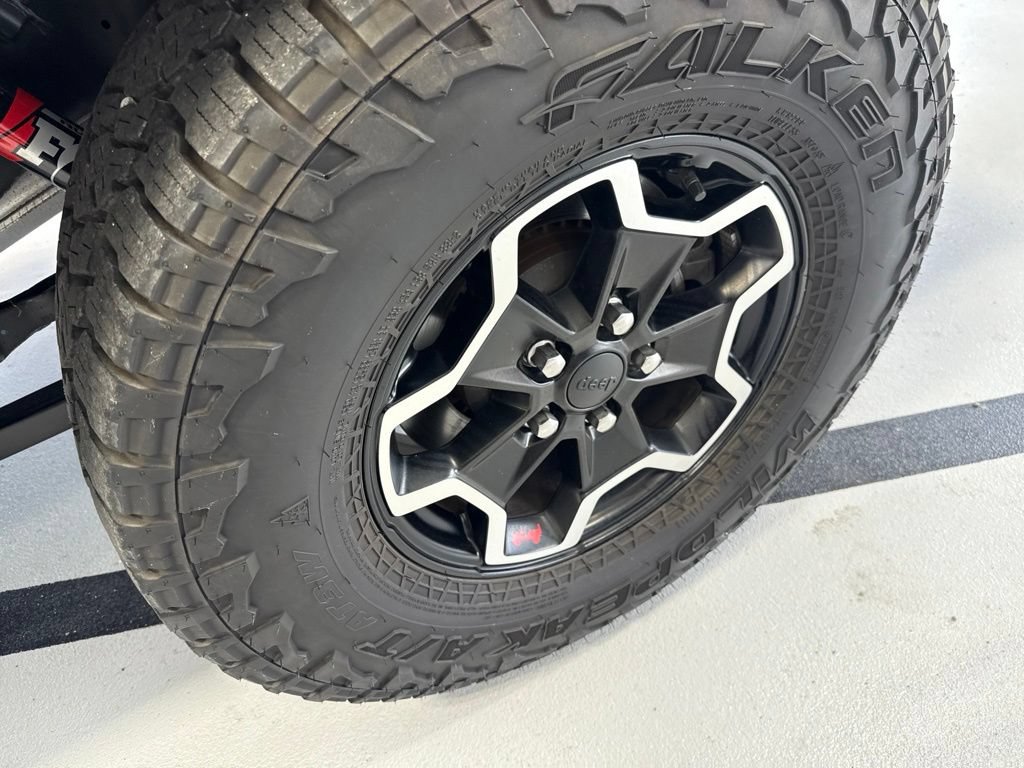 Used 2021 Jeep Gladiator Rubicon AWD/4WD image 11